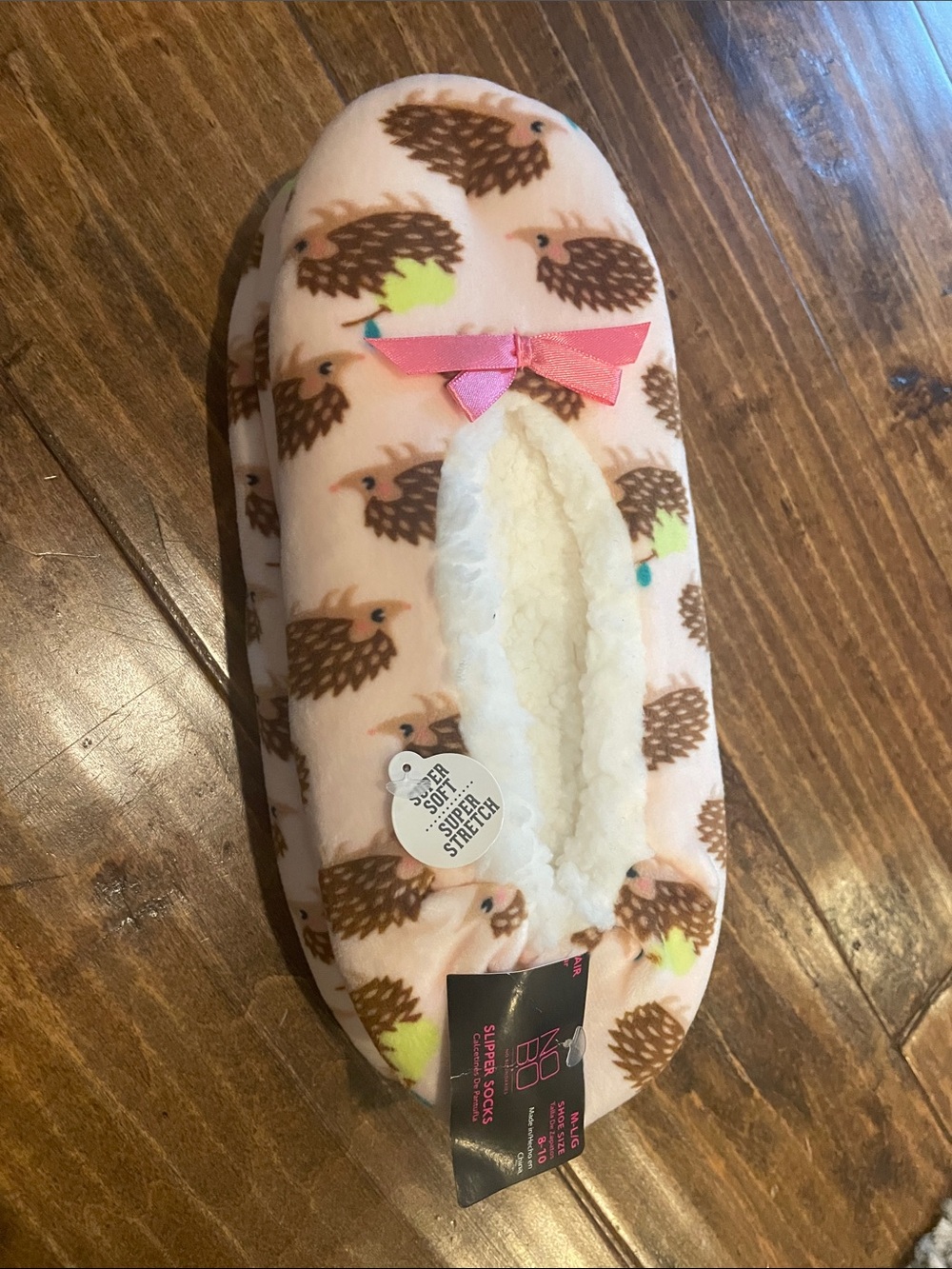 NWT porcupine soft fuzzy slippers house shoes pink, size M/L (8/10)